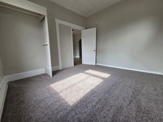 Building Photo - 1618 W Spofford Ave
