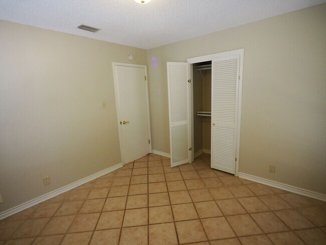 Building Photo - Beautiful one story home