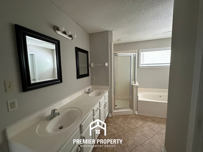 Building Photo - 10140 Cameron Ridge TR