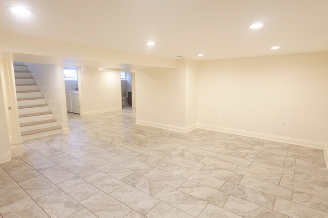 Building Photo - 3743 Country Club Ave