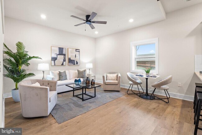 Building Photo - 30 W Broad St