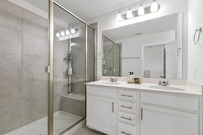 Building Photo - 3201 E College Park Dr