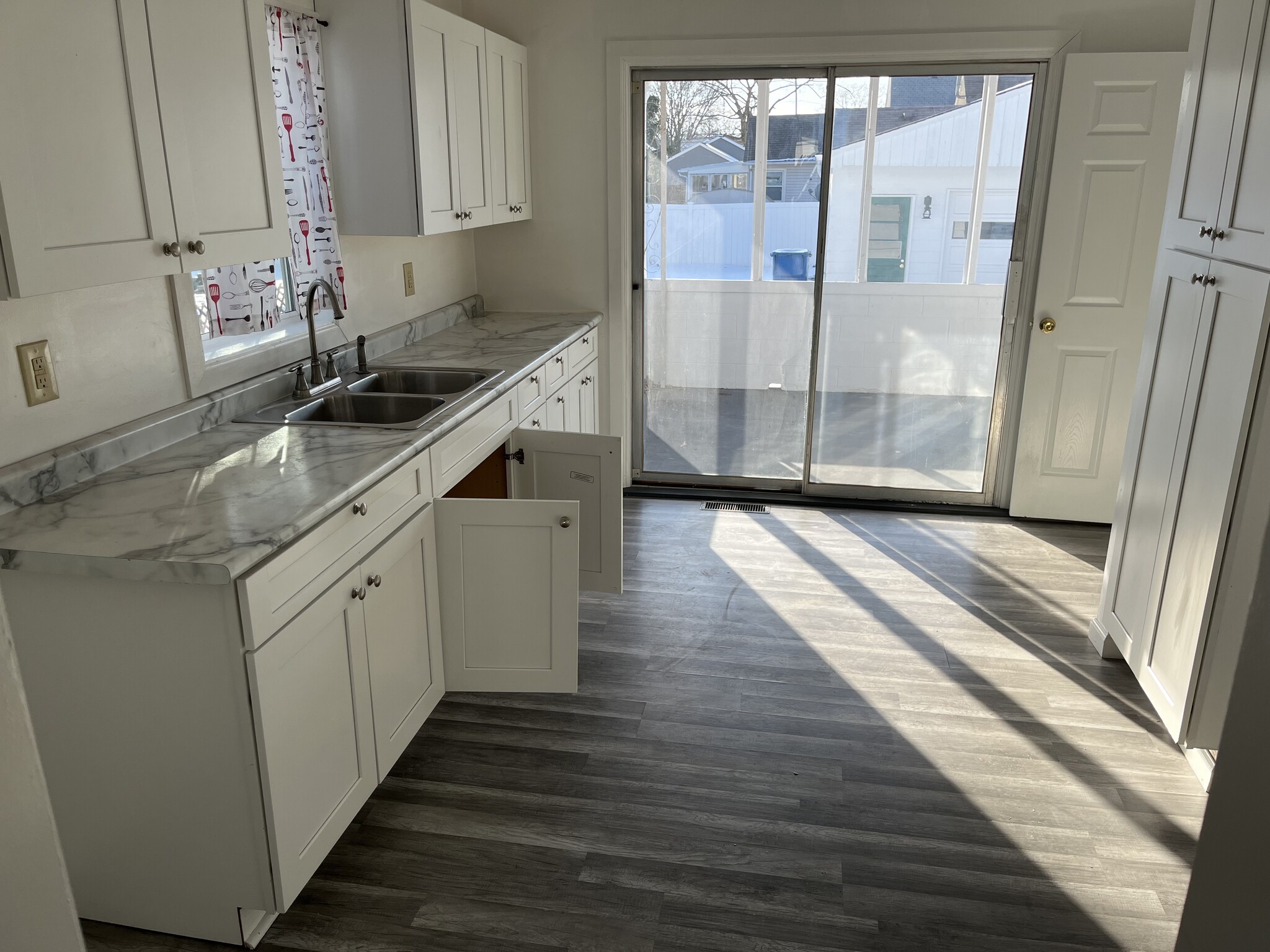 Building Photo - 1003 Perry St