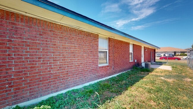 Building Photo - 2 WEEKS FREE! ALL TILE 3 BEDROOM, 2 BATH, ...