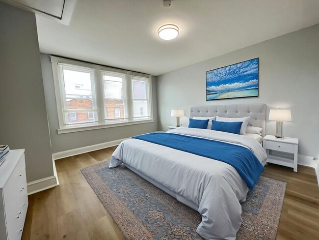 Building Photo - Beautiful & spacious 3b/1.5b home Section ...