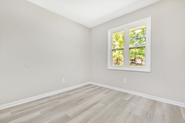Building Photo - 4941 Fieldcrest Dr