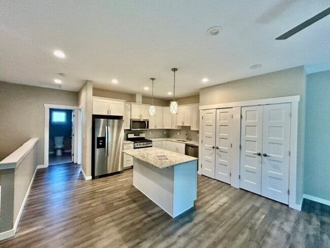 Building Photo - 5683 Sunstone Pl