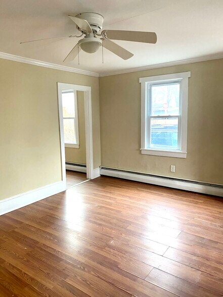 Building Photo - 19 Center St