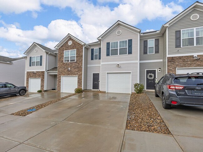 Building Photo - Modern living meets Convenience- Townhome in Greer, SC! *Waived Application Fee* With approved ap...