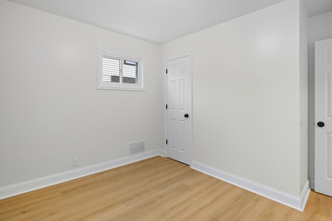 Building Photo - 344 Chestnut Ave