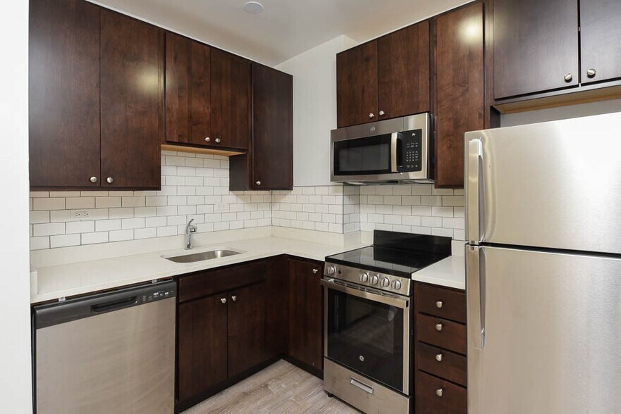 Building Photo - 1850 N Humboldt Blvd