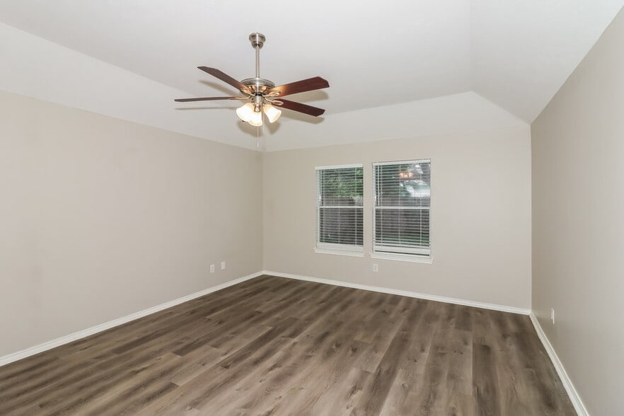 Building Photo - 1427 Waterside Village Drive