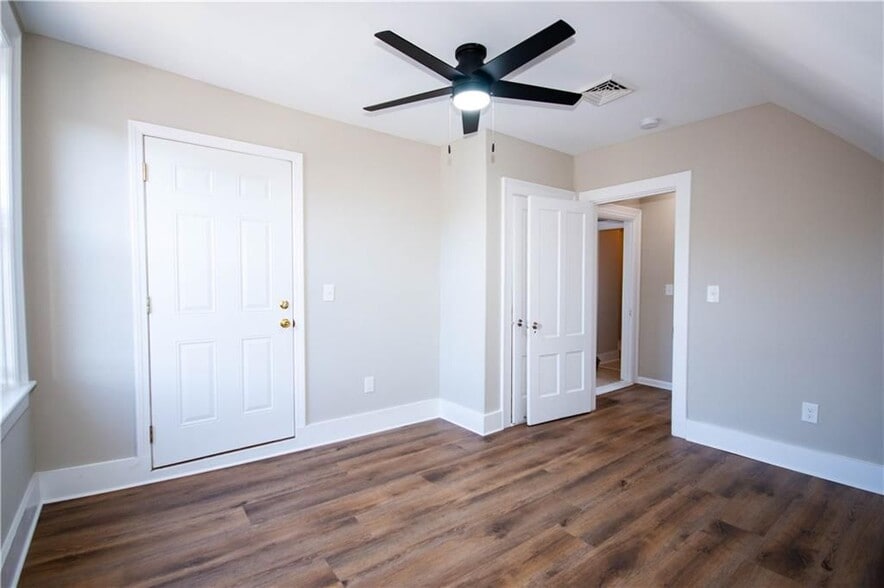 Building Photo - 370 Park Pl