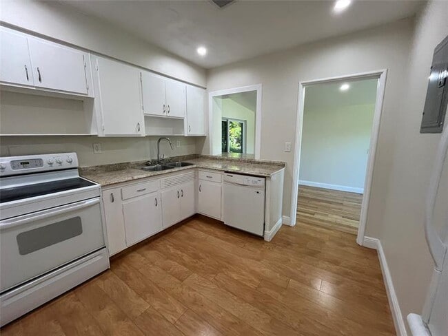 Building Photo - 1636 NE 18th St