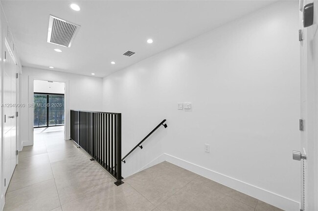 Building Photo - 8871 SW 28th St