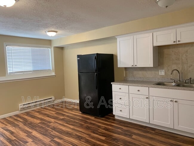 Building Photo - 520 E 4400 S