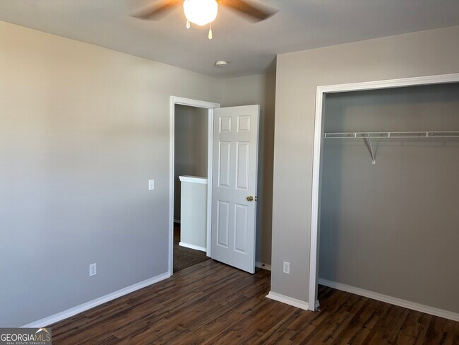 Building Photo - 119 Fairgreen St