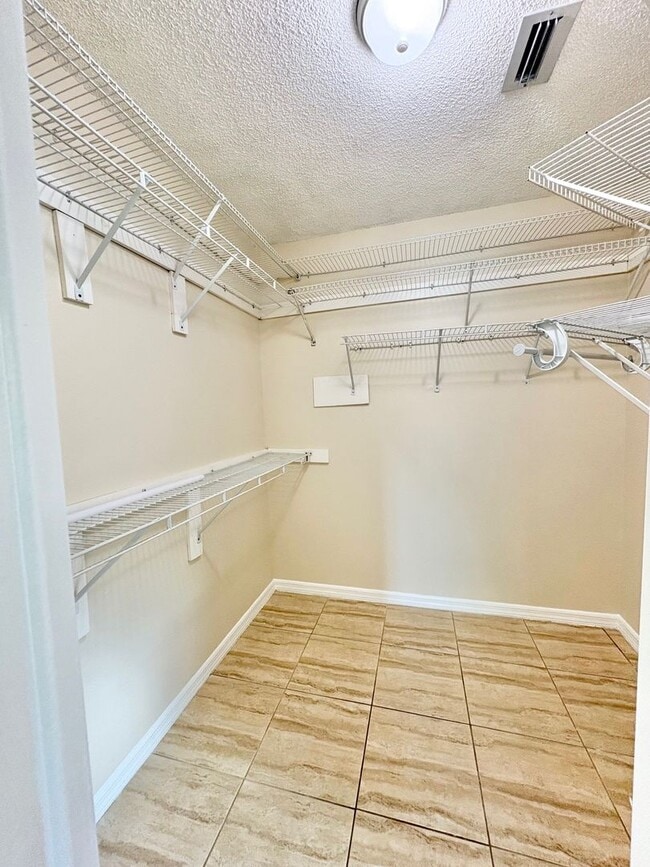 Building Photo - Beautiful 4BR/2.5BA Water View Home - Deer Hollow in the Deerfield Community!