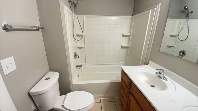 Building Photo - 669 Franklin St