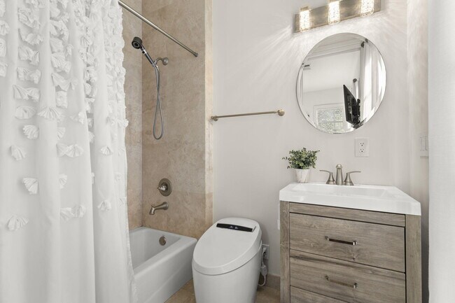 Building Photo - 505 SW 16th Ct