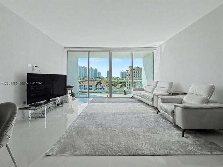 Building Photo - 2950 NE 188th St