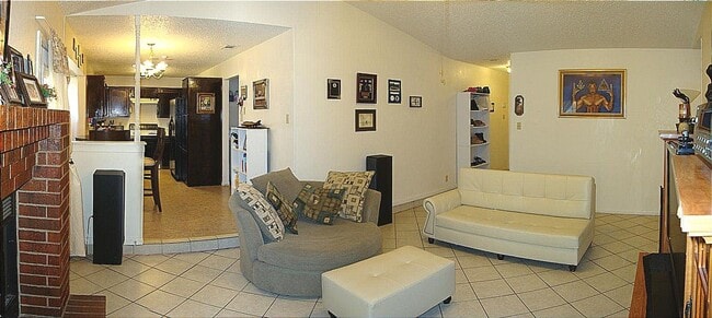 Building Photo - 412 Baumann Dr