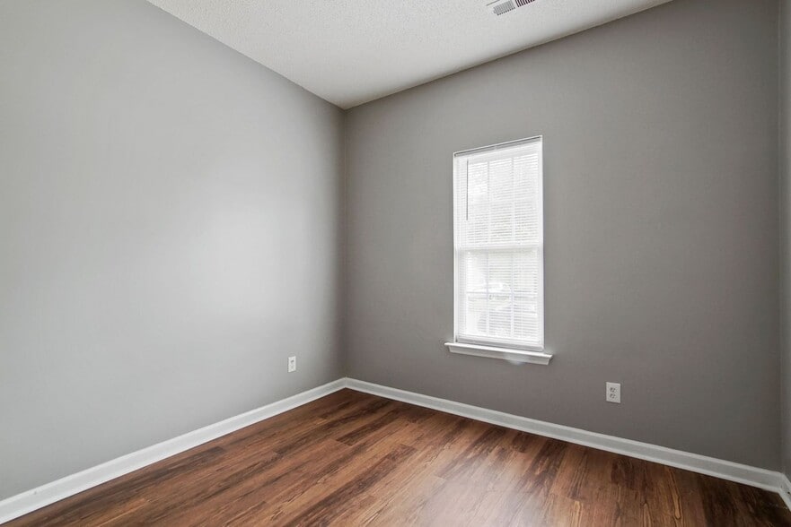 Building Photo - 1117 Aaron Dr