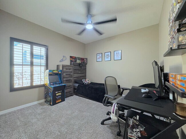 Building Photo - East El Paso 4bed/2bath Refrig A/C with Gorgeous Backyard!