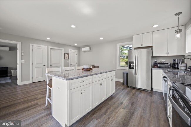 Building Photo - 11021 Bowerman Rd