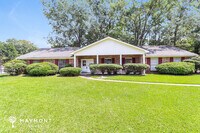 Building Photo - 5010 Meadow Oaks Park Dr
