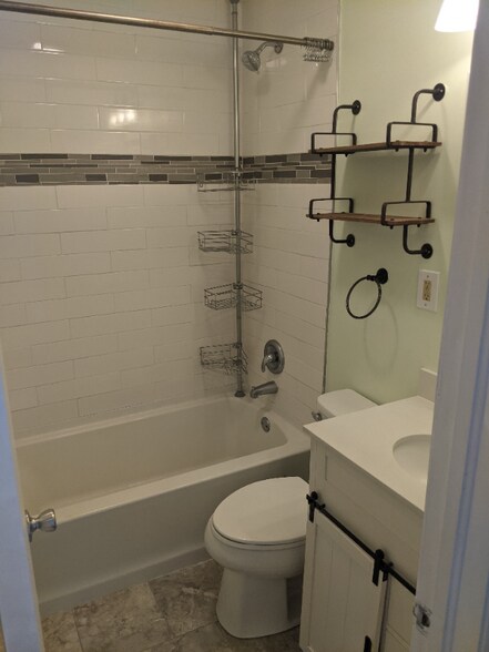 Building Photo - 1077 Davey Ave