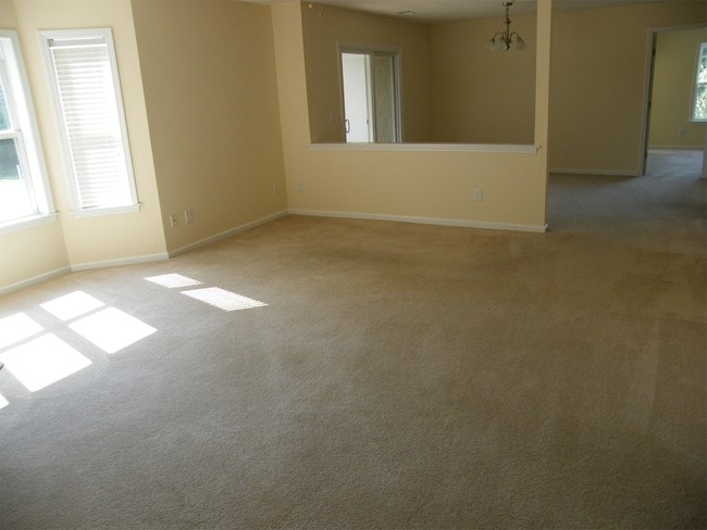 Building Photo - 633 Spencer-Farlow Dr