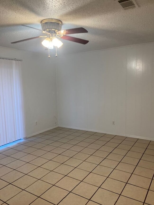 Building Photo - Orange Grove 4 Bedroom