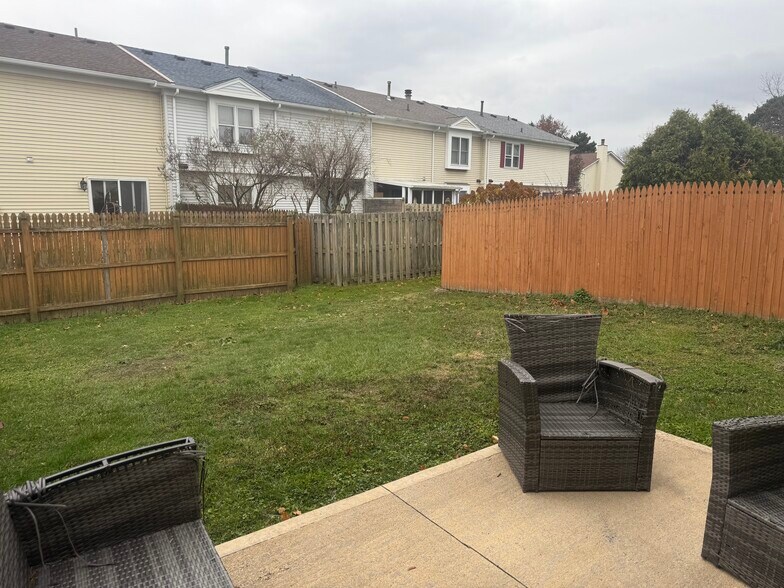 Building Photo - 55 Frenchwoods Cir