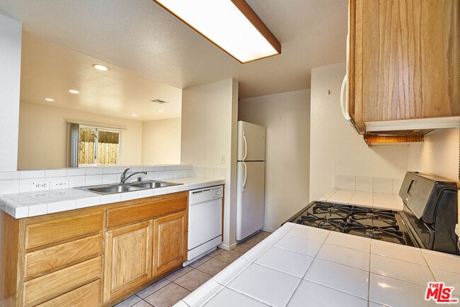 Building Photo - 1189 W 36th St