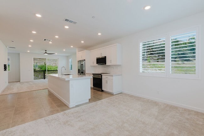 Building Photo - Charming 4 Bedroom 3.5 Bath in Carmel Mountain Ranch