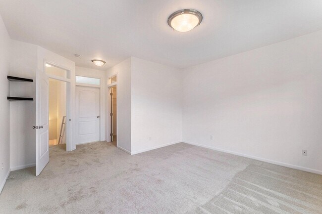 Building Photo - 2925 N Knightsbridge Cir