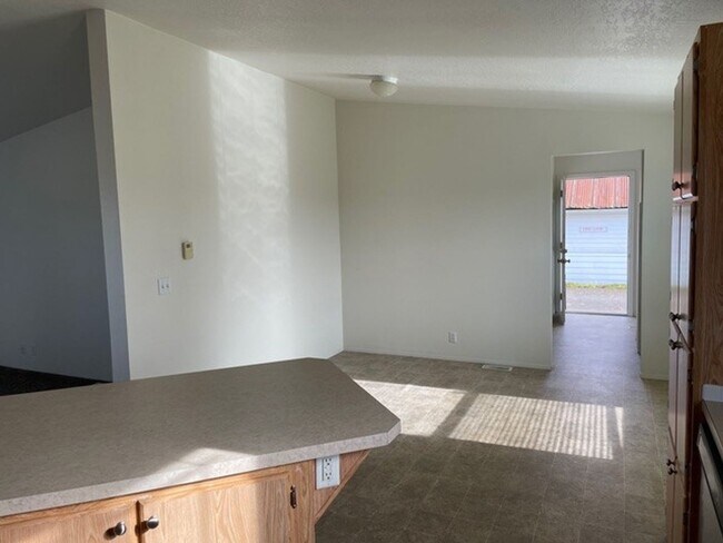 Building Photo - Country Living in Junction City – 3 Bed / 2 Bath Home Available 2/3/2026