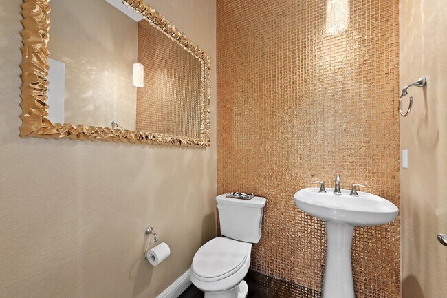 Building Photo - Fully Furnished Modern Home in Rocky Creek!