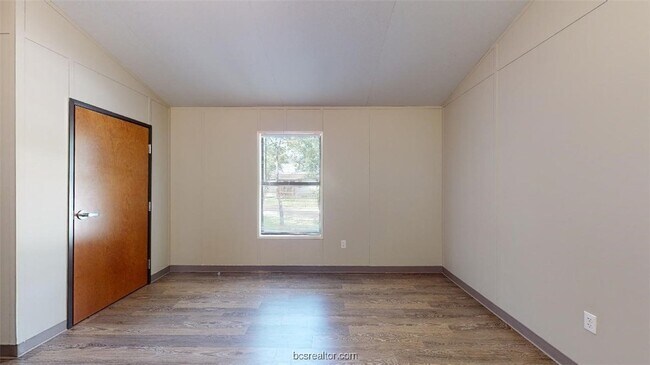 Building Photo - 5585 Straub Rd
