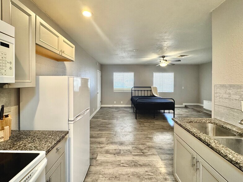 Building Photo - 3767 Kicking Horse Dr