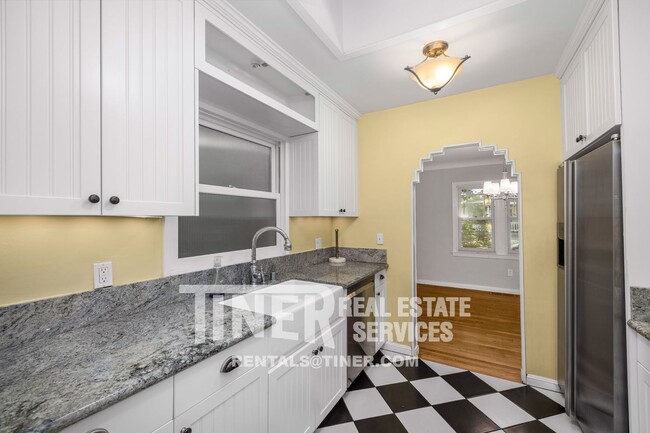 Building Photo - 3571 D St