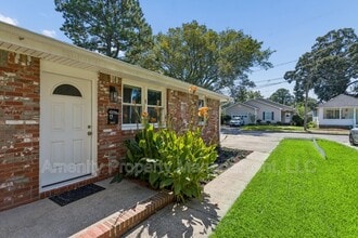 Building Photo - 1028 Modoc Ave