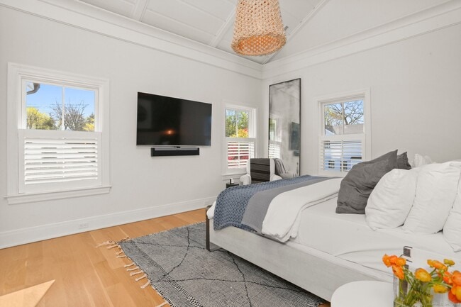 Building Photo - 4 Vani Ct