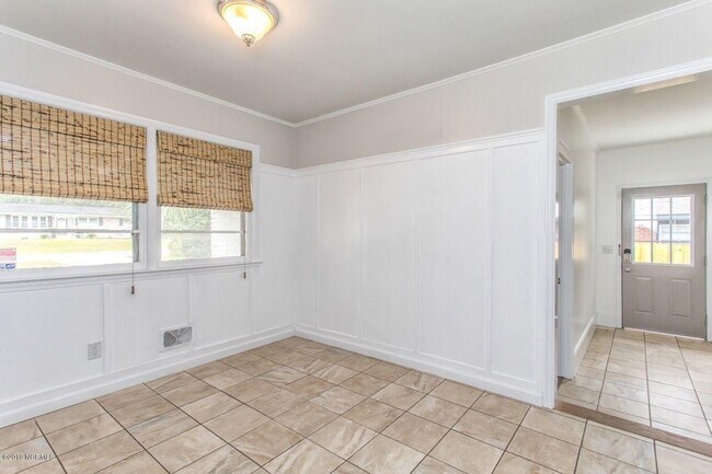 Building Photo - Students Welcome great 4 Bedroom House