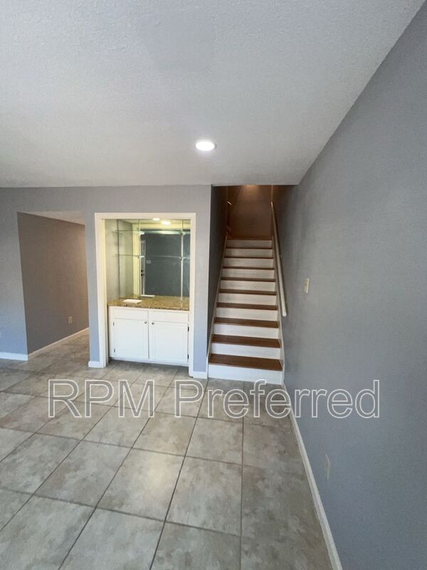 Building Photo - 10379 Briar Forest Dr