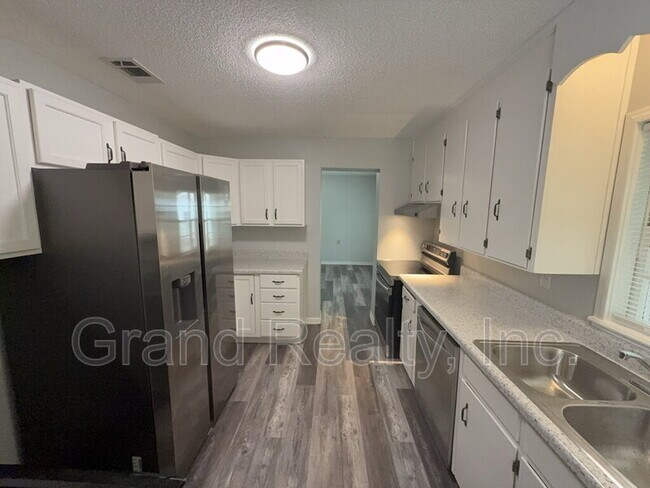 Building Photo - 3693 Scoggins St