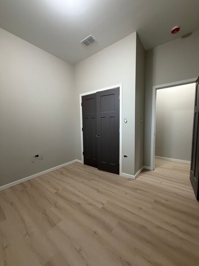 Building Photo - 22 N Pulaski Rd