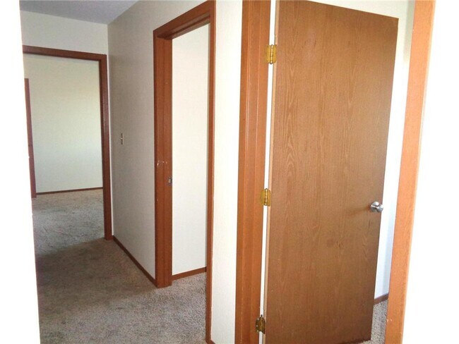 Building Photo - 910 Hengen St