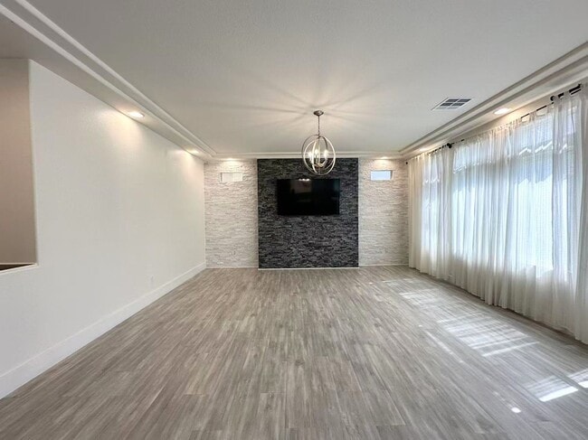 Building Photo - A beautiful 2 stories 5 Bedroom Home in a Highly Desired Location